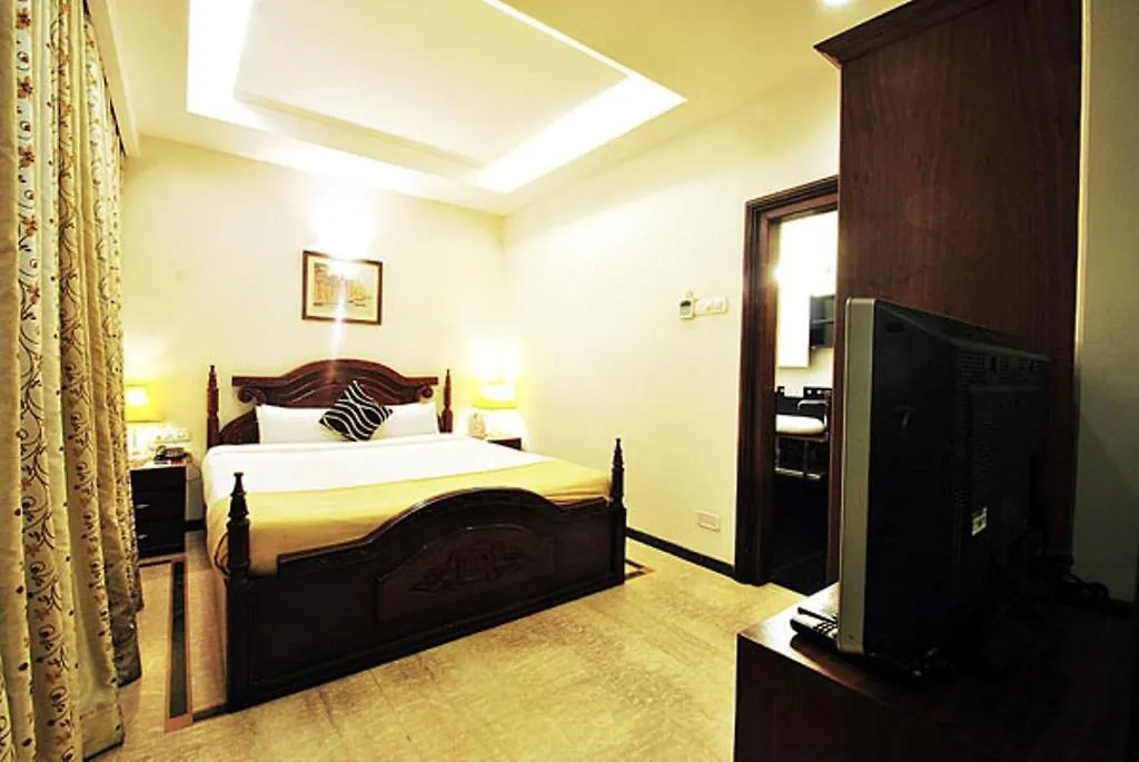 Hotel Zeeras-1